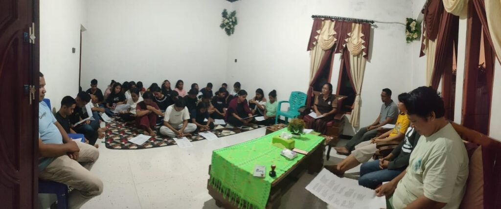 Kegiatan pembinaan rohani bagi OMK di lingkup KBG Thomas More. (Foto : Asty Dohu)