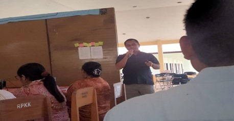 RD. Frans Nala saat menyampaikan materi. (Foto : Yos Min Palem)