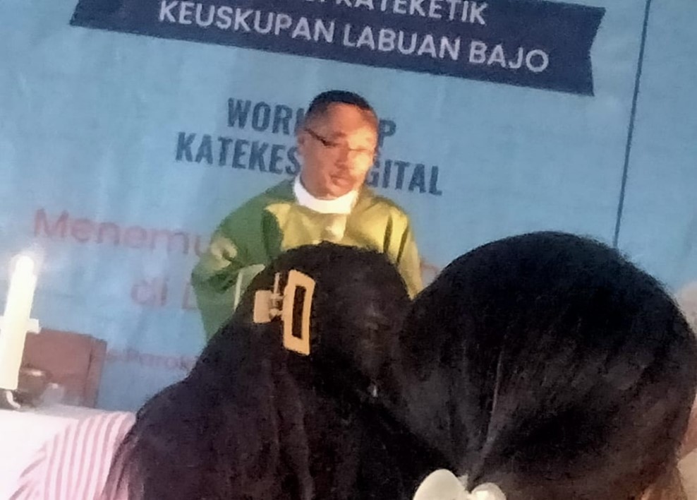 Ketua Komisi Kateketik (Komkat) Keuskupan Labuan Bajo, RD. Hermen Sanusi saat kegiatan Workshop. (Foto : Yos Min Palem)