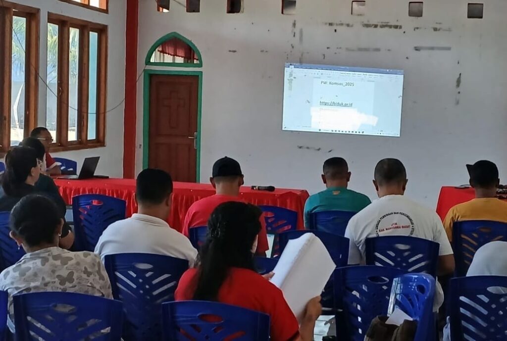 Kegiatan Pelatihan pengisian data umat pada Aplikasi BIDUK. (Foto : Dion)